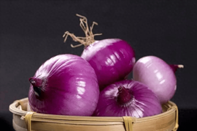 洋葱是血管"清洁工"?医生提醒:若想血管健康,别多吃这3菜