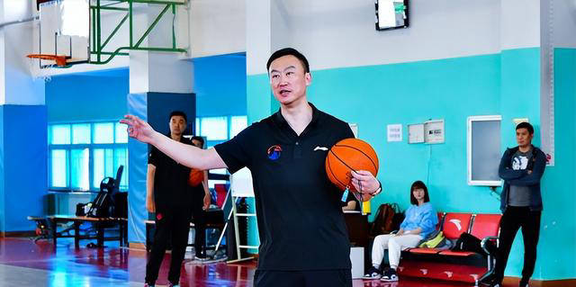 周琦宣布回归广东宏远,辽宁,上海,北控失望;刘维伟瞄准王俊杰加盟青岛