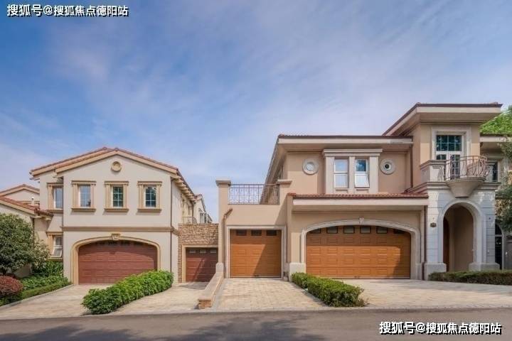 成都国际城南 牧马山半山别墅【万科君悦云台】上叠121㎡ 下叠133㎡