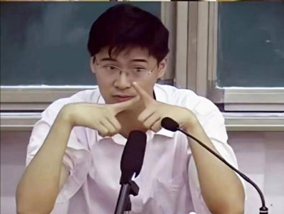 10天吸粉200万,央视花16分钟介绍他,罗翔成功出圈原因是什么?