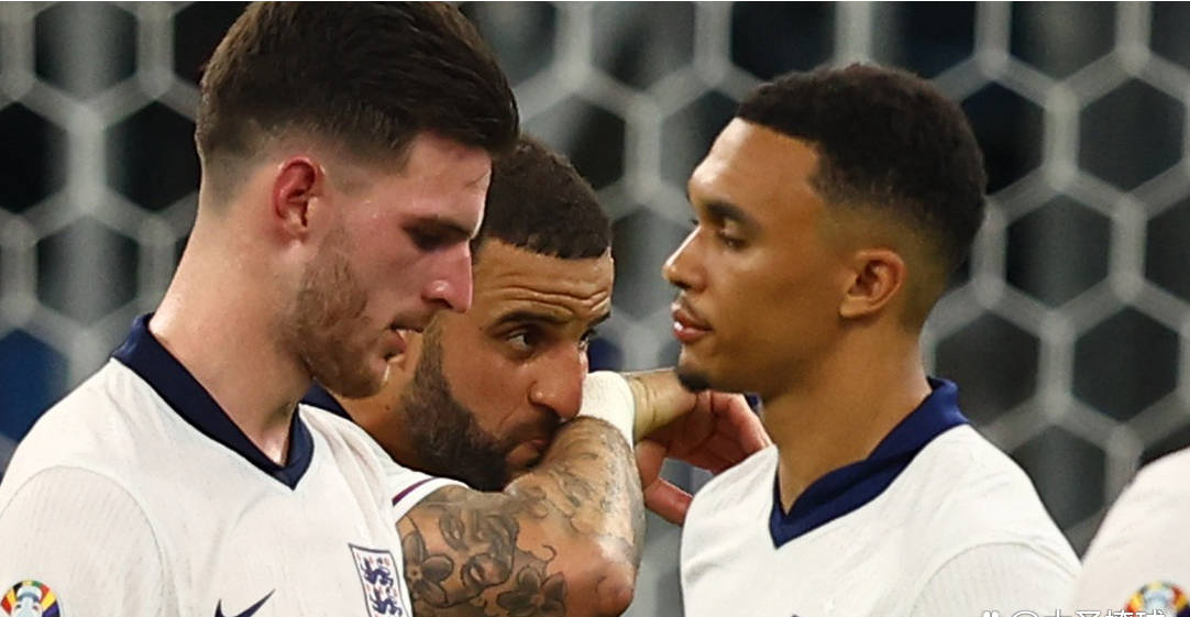 英格兰队表现遭受草皮质量影响