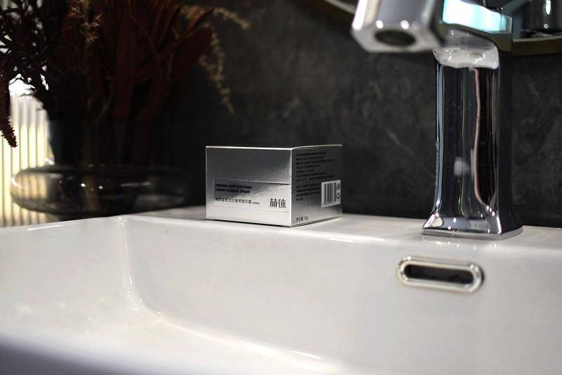 赫徕力作: 独创三段六型,千元淡纹致功效体验