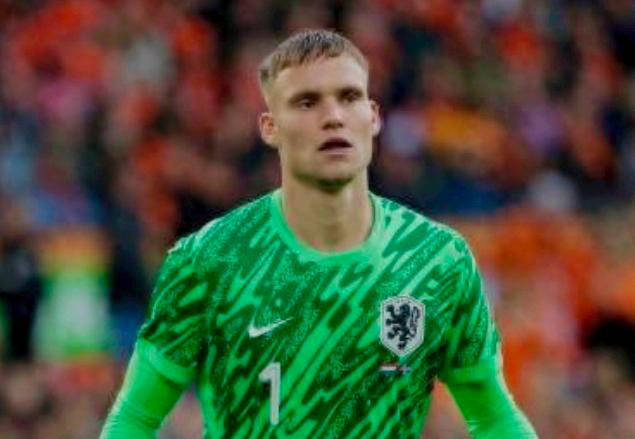 的门将素质,选位准确,反应快速,果断出击,在场上展现出范德萨般的风采