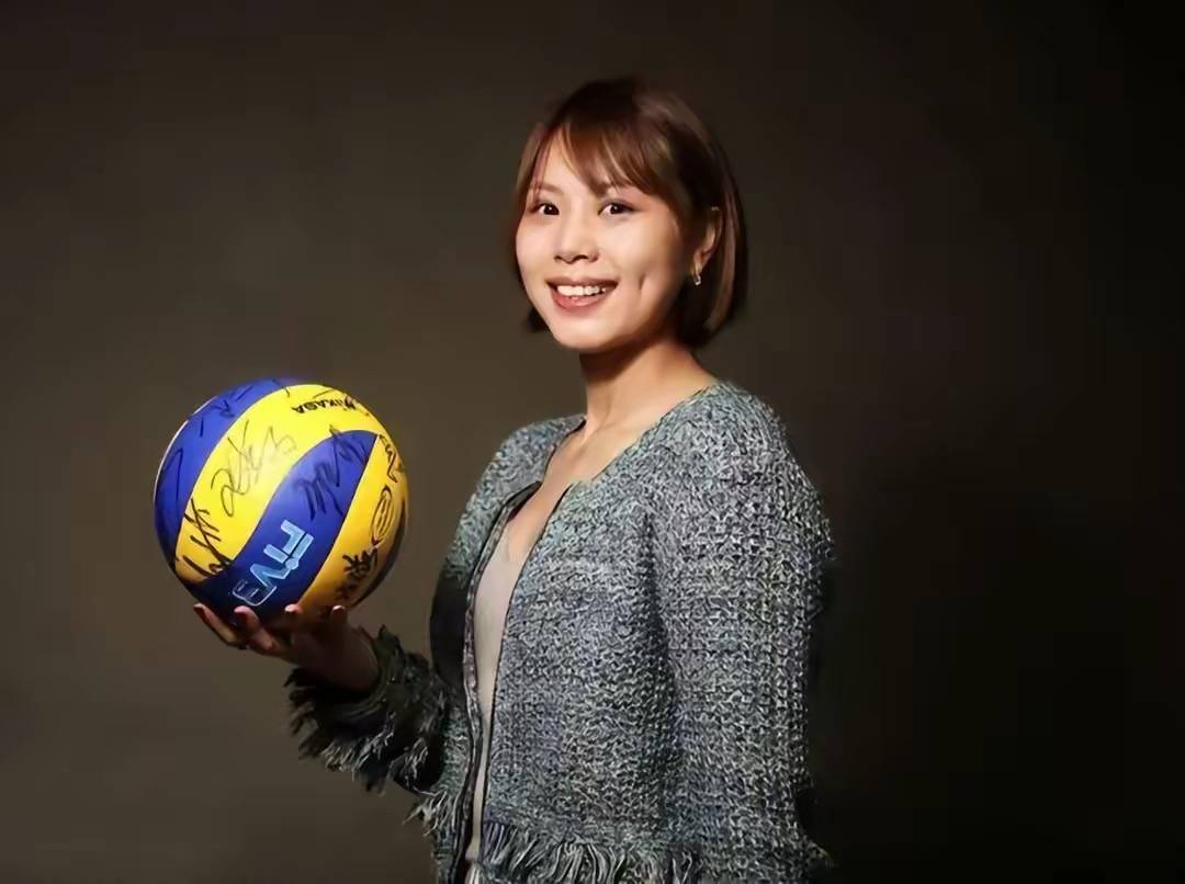 曾春蕾二胎后罕见现身!身材丰腴,体态丰满,丈夫开学校年入千万