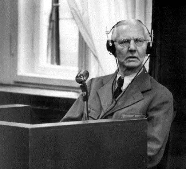 作为回报,希特勒很快任命沙赫特为德国人经济部长,并重新出任德国国家