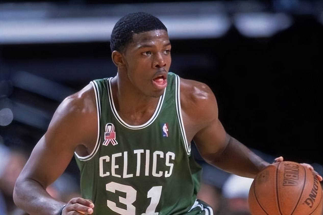 7,乔·约翰逊三胖简评:年长一些的观众老爷应该对卡隆·巴特勒这个