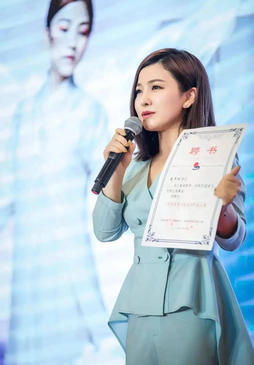 梨园春走出的小擂主,孔莹成硕士,秦梦瑶当老板,张玫参加好声音_熊青青