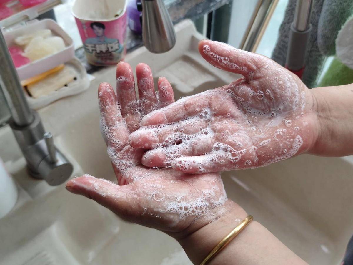 甄沐健发防脱洗发水：秀发新生的秘密武器