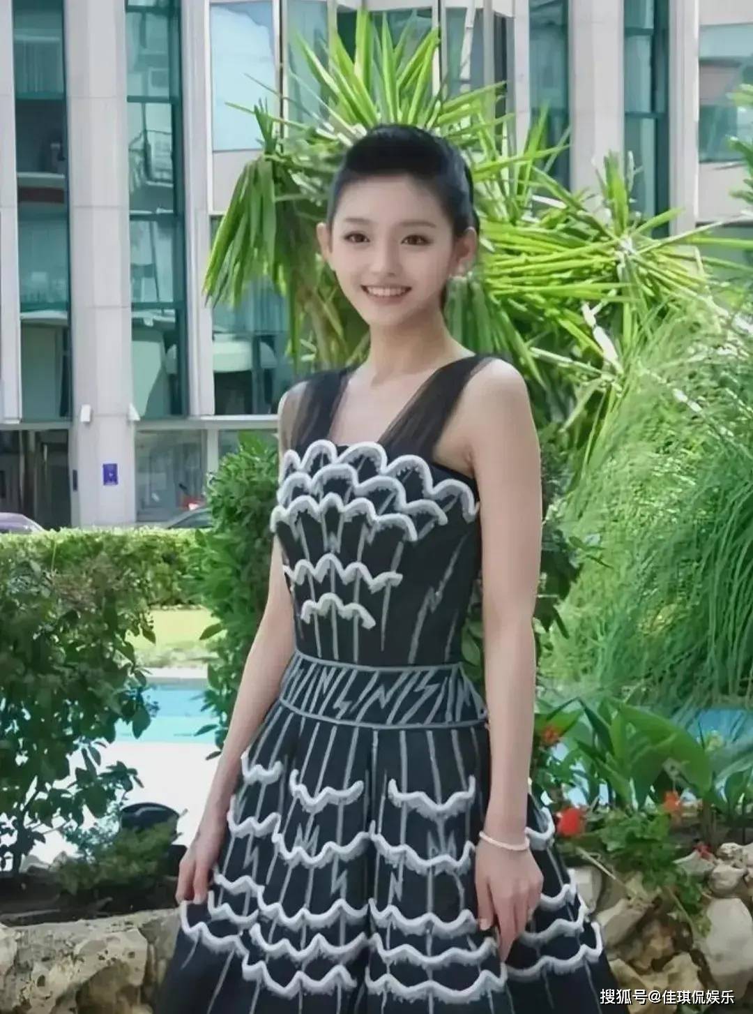 大s巅峰时的20张照片,何润东称赞她,她却自嘲不上镜不