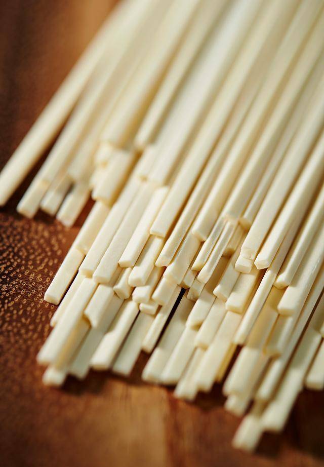 一次性筷子有多"脏"?了解的人从来不用,不了解的人用得很顺手