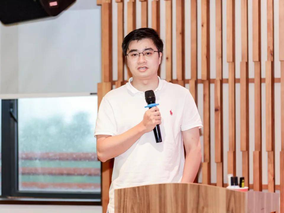 活动最后,上财各位校友代表也带来精彩分享,唐文君校友分享企业的商业