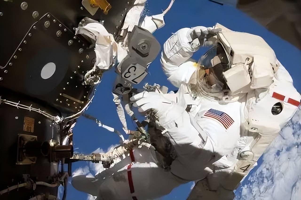 美国宇航服漏水致三项太空行走任务