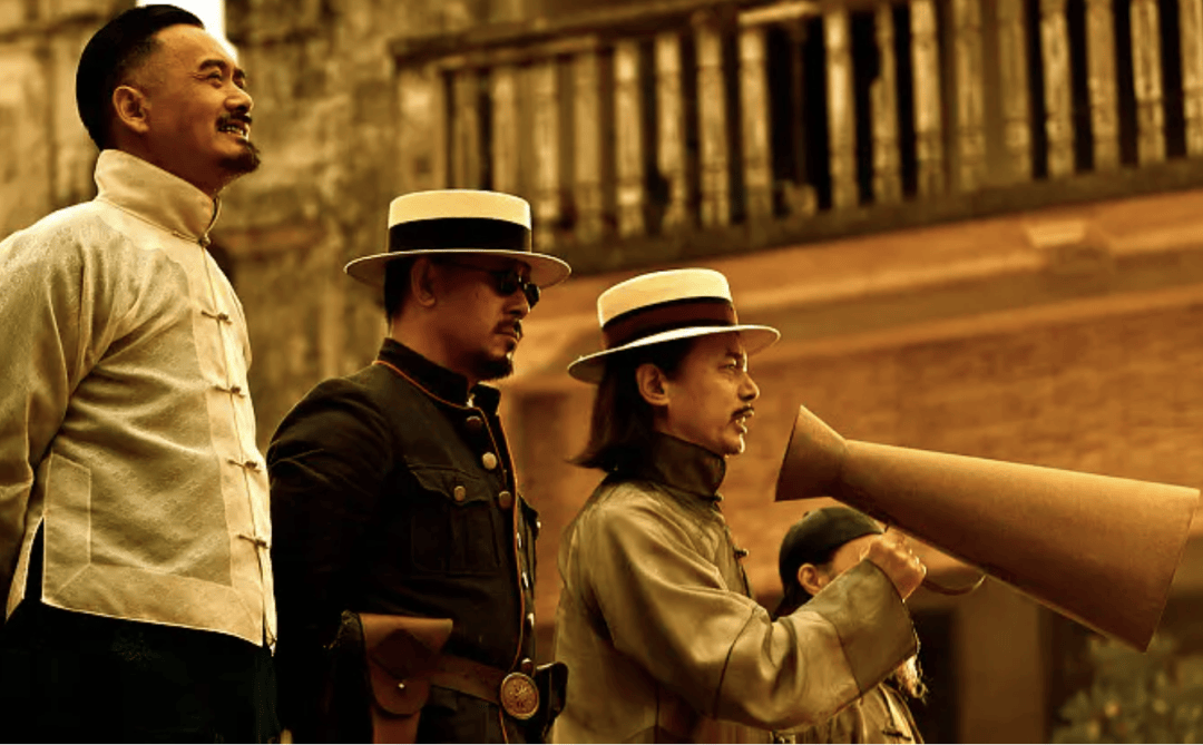 改编 ,讲述了悍匪张牧之摇身一变化名清官"马邦德"上任鹅城县长,并与