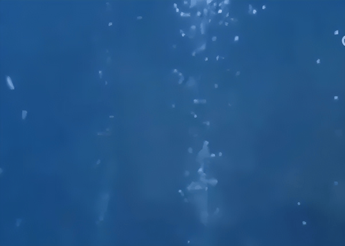 日本石川海域海底冒出大量气泡,绵延10公里,到底什么原因?