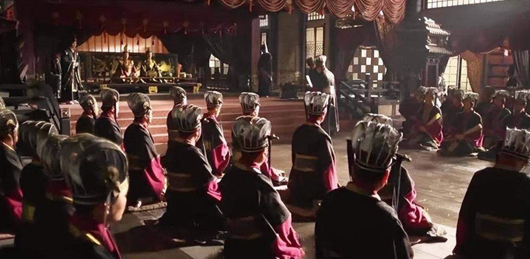 秦始皇要吃公鸡蛋,命令三天找到,大臣着急,7岁孙子:这很简单