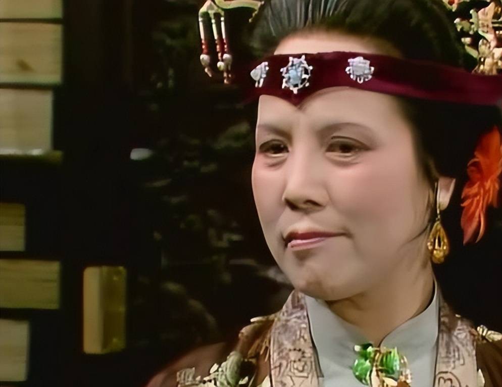 让宝玉知道,你父亲打你,而我是慈母,是对你最好的人.