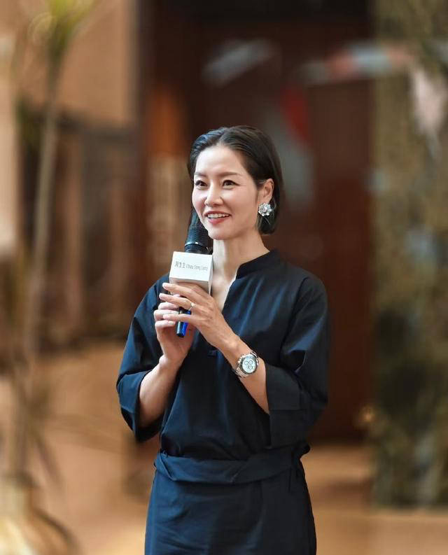 李娜:生完二胎后焕发青春!近照明艳动人,身价超十亿令人钦佩_ 李娜:生完二胎后焕发青春!近照明艳动人,身价超十亿令人钦佩_