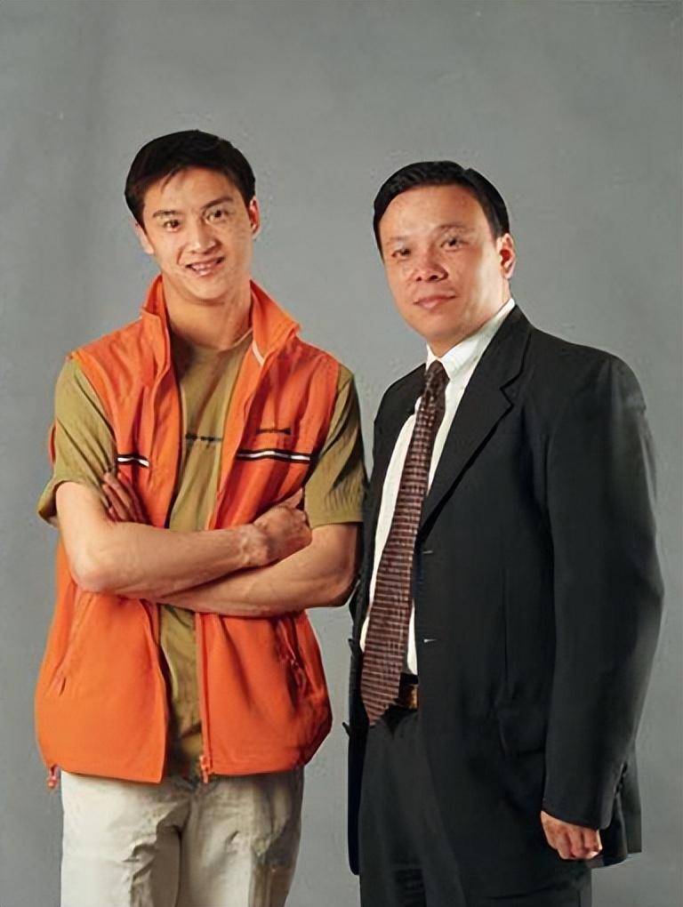 田亮带儿女参观剑桥大学,16岁森碟打俩耳钉超酷,小亮