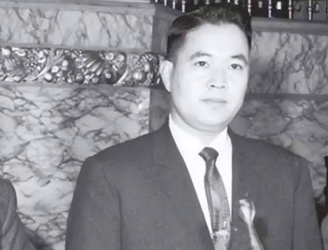 1965年,我国一飞行员挟持2名战友叛逃,26年后因回乡探亲被捕