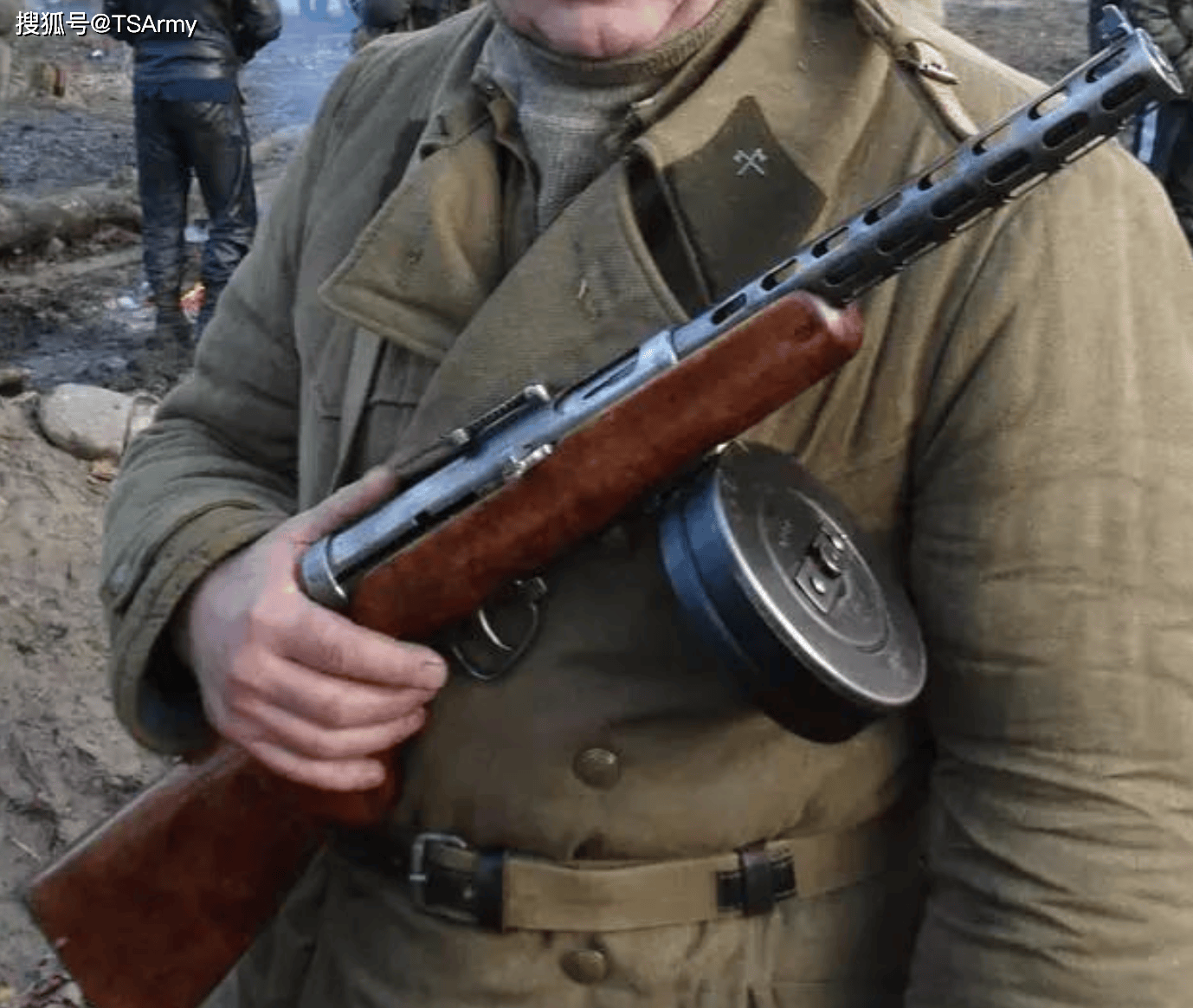 二战苏联的波波德,波波沙和波波斯,怎么来区分这三种冲锋枪