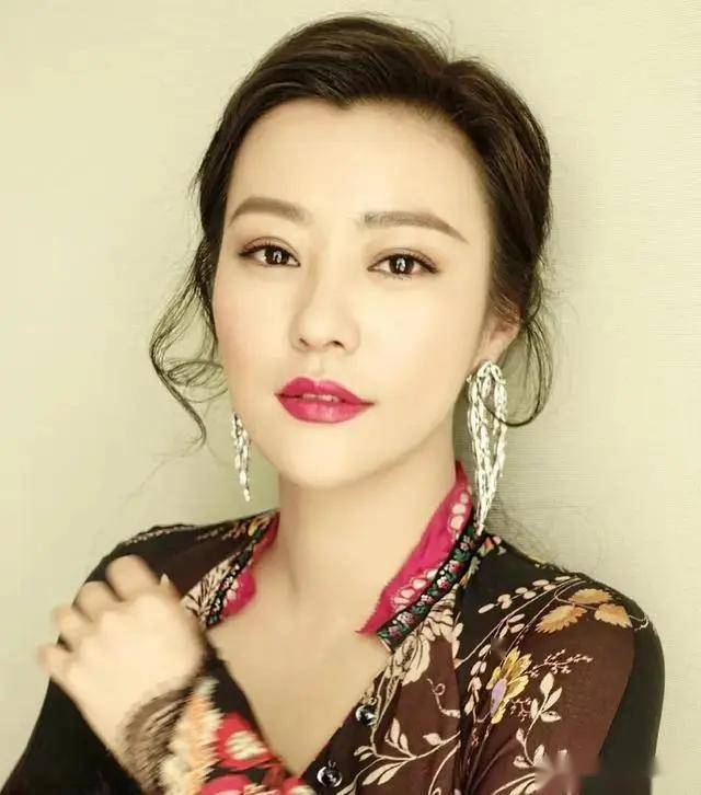 郝蕾饱满身材引爆写真界,令人叹为观止!