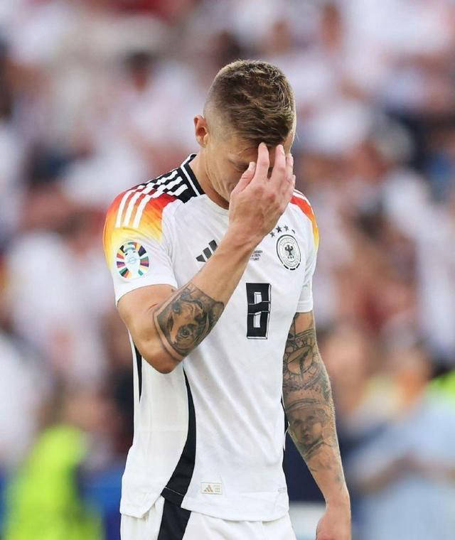德国三传奇告别欧洲杯悲情收官,穆勒18场0球克罗斯哽咽退役