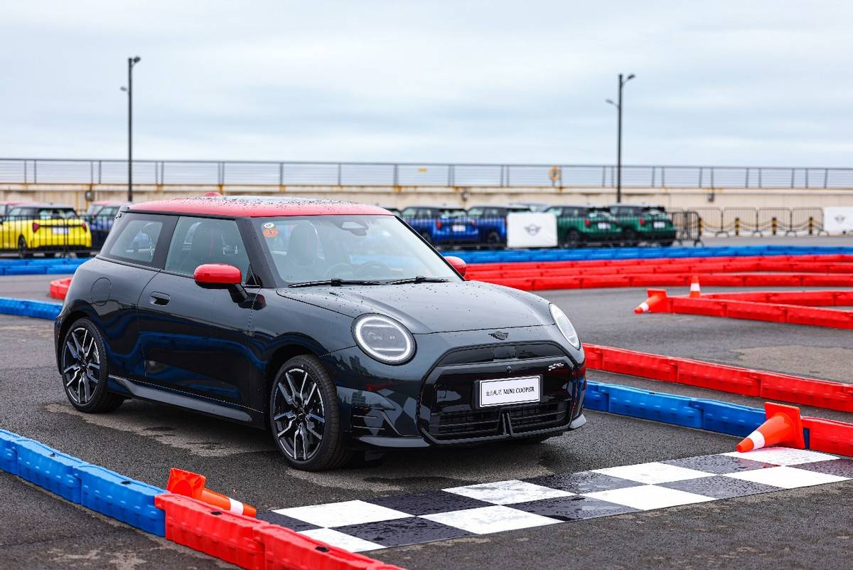 全新电动MINI Cooper上市, “都市卡丁车” 经典之上更好玩_搜狐汽车_搜狐网