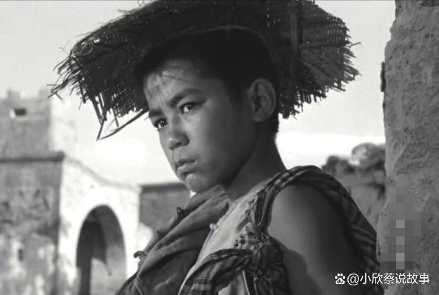 "两个小鬼子满脸狐疑的对视一眼,起初还没反应过来,但当注意到嘎子扣