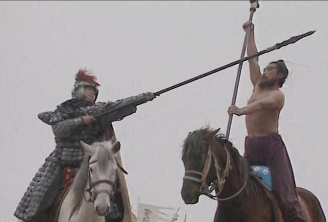 单挑马超时,许褚为何一定要脱了铠甲?