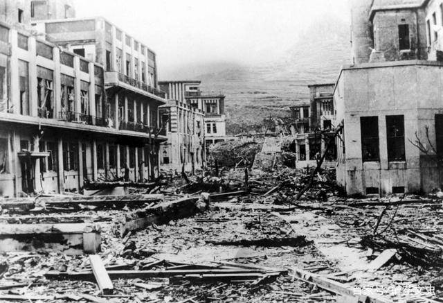 美军轰炸东京九个月,效果甚微,李梅出一高招,日本人至今都恨他