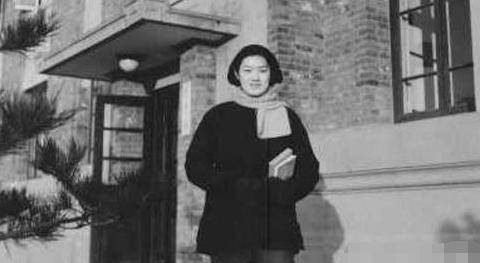 因卖"钢笔"而出名,人称"康克令小姐"的她,却被男友狠心抛弃_谈雪卿