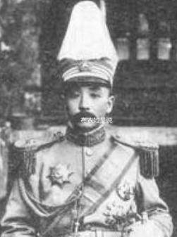 小舅子毁坏路灯便将他枪毙,这个军阀一生传奇,毁誉参半