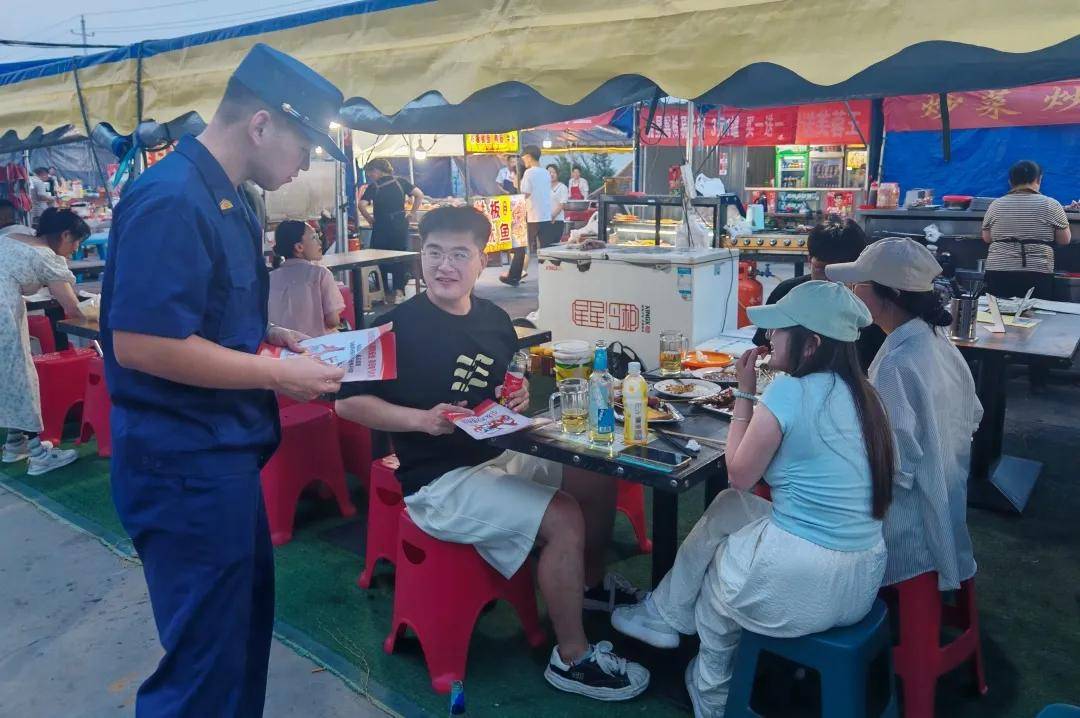 汾西县消防救援大队开展夏季电动自行车消防安全宣传活动