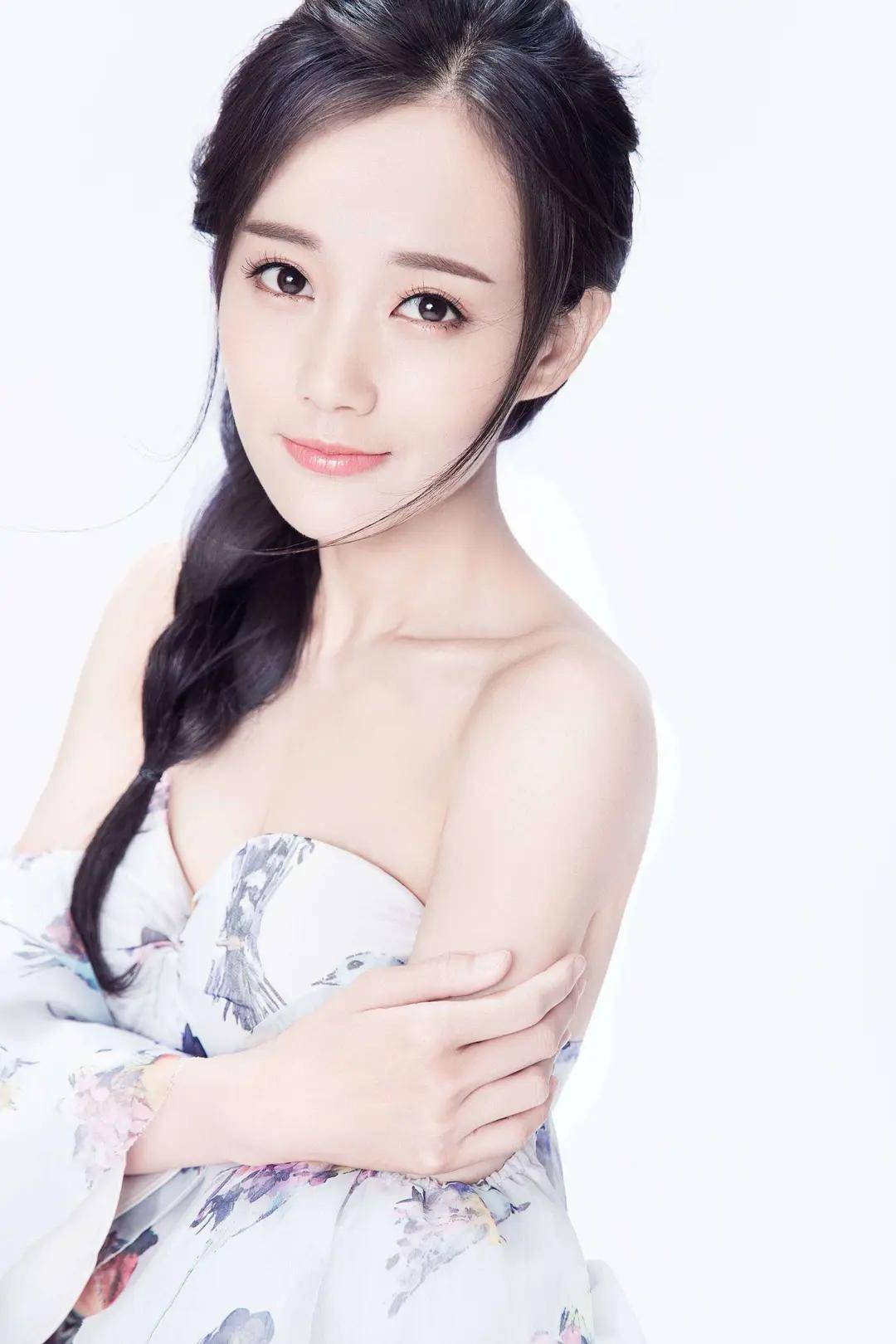 遇见--女神:迷人魅力不可挡,李一桐惊艳写真