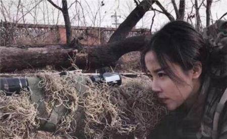 她是"武警特战"队员,上尉"女狙击手",被队友称为颜值担当_杨琳_军人