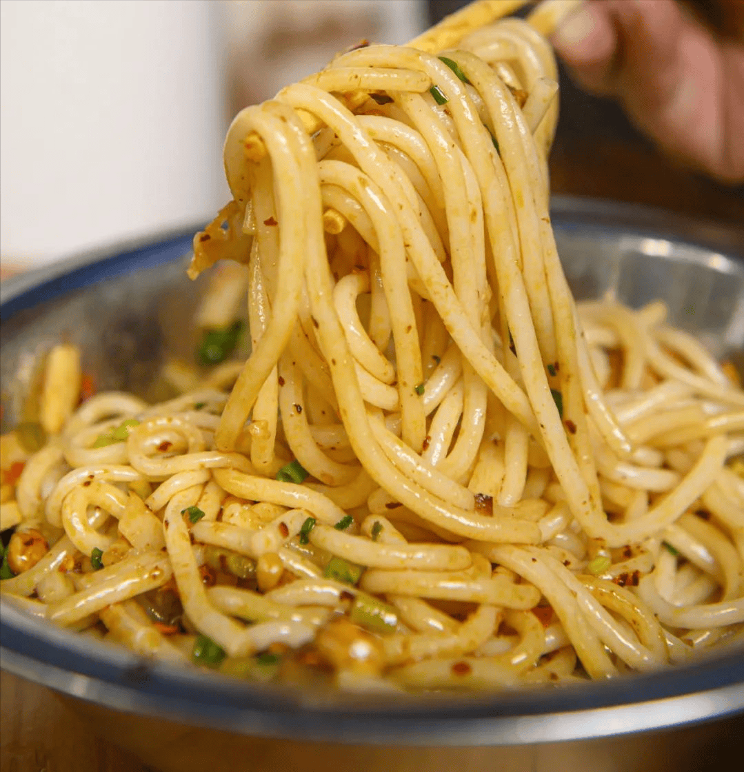 遍布大街小巷的桂林担子米粉,是传承了80年的老味道.