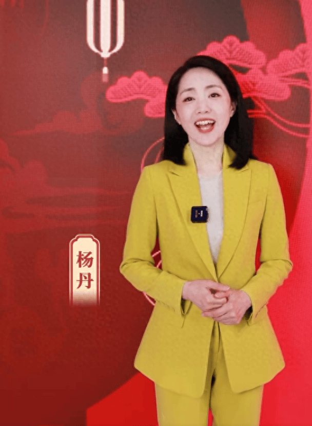 学识气质真是最好的保养品,央视天气预报主持人杨丹51岁仍不显老