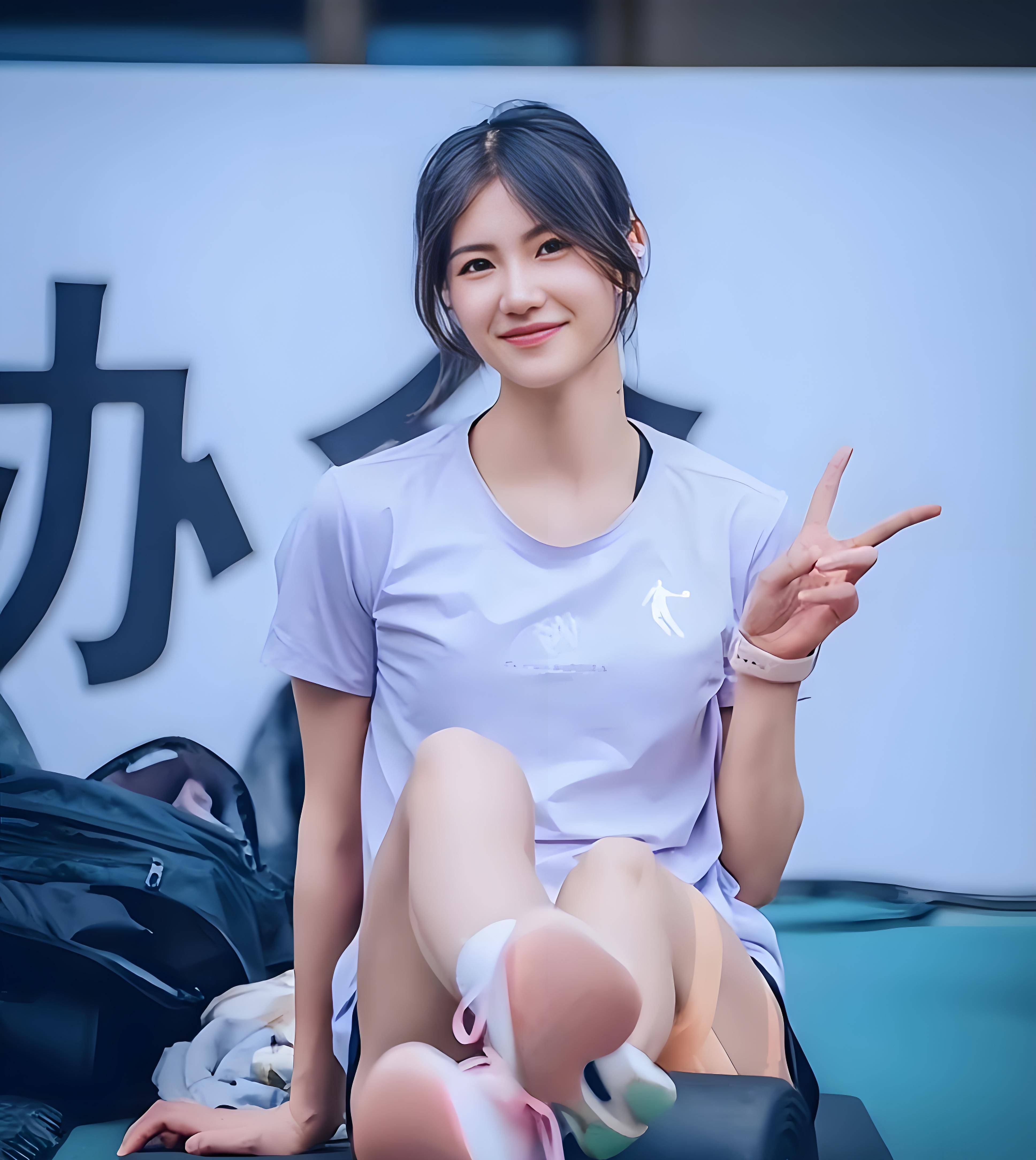 为啥夏思凝跑不赢吴艳妮?两张身材对比图说明一切,原来关键是腰