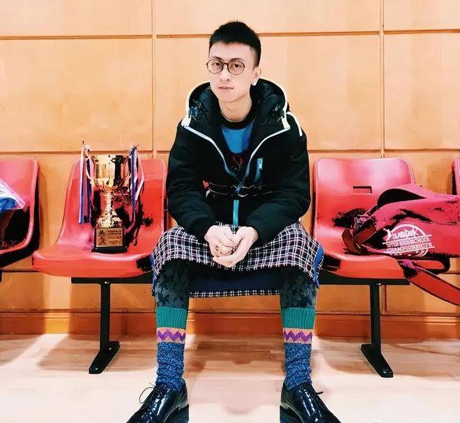 "沪上皇"秦奋庆祝35岁生日,5个定制蛋糕显奢华