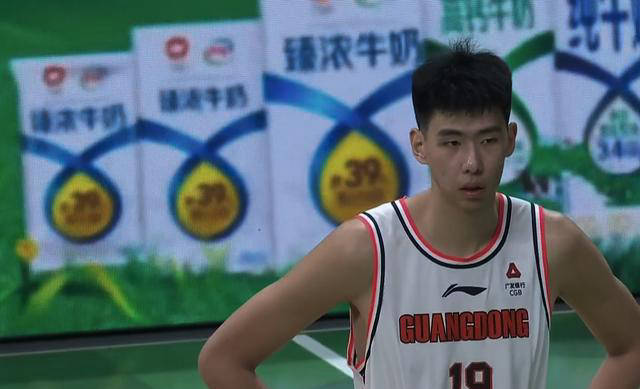 徐昕:广东男篮内线新希望,打爆哈雷尔引关注