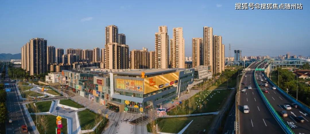 而这两大购物中心都在地铁4号线上,从慈城新城