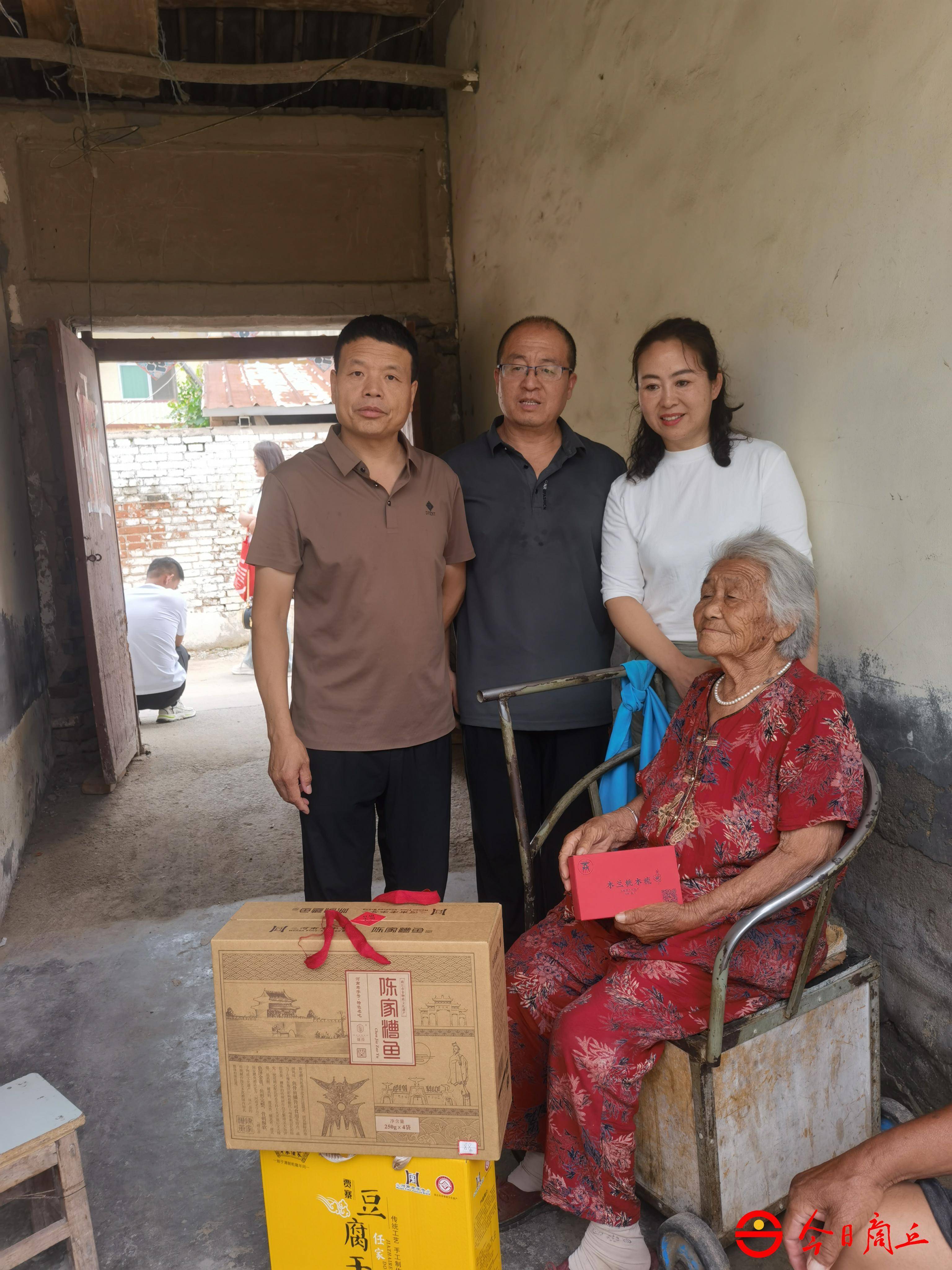 当年小脚裹成大脚 如今生活越来越好