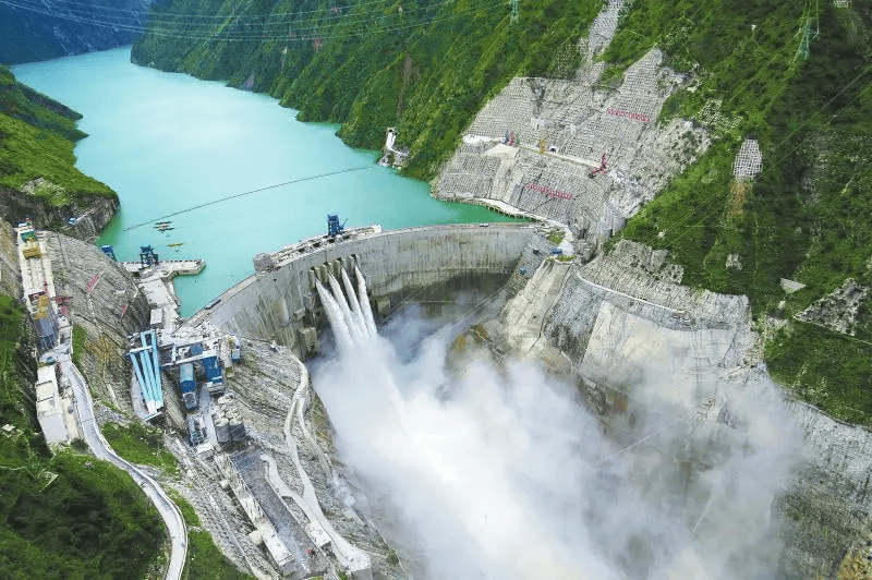 两座水电站总装机容量840万千瓦,被合称为雅砻江上的双子星水电站