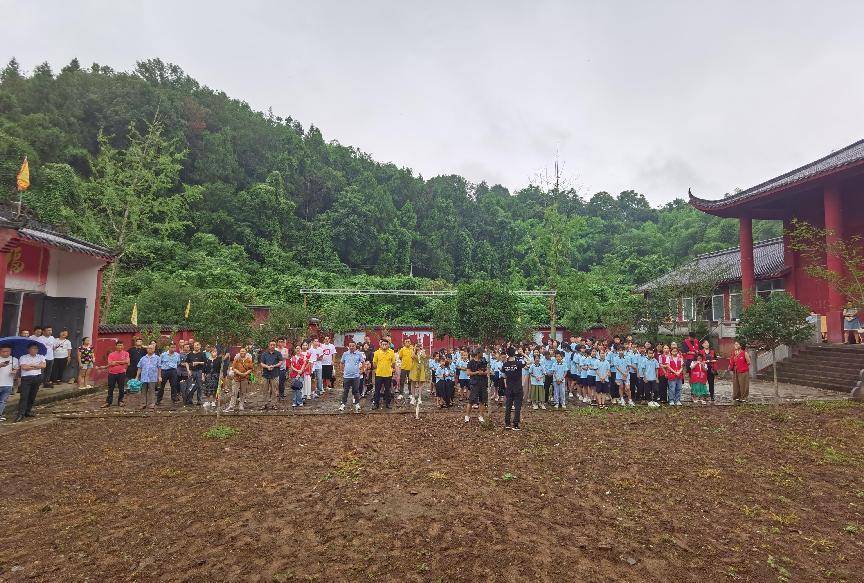 坚守公益初心—四川村村优品农业科学研究院赴绵阳新生镇开展关爱留守