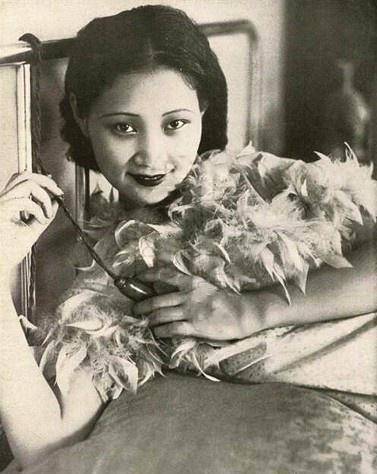 民国号称"标准美人"的演员徐来,为何因朋友自杀而毅然退圈?