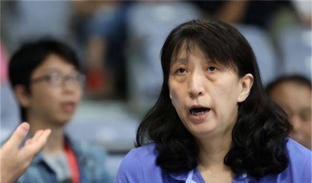 女排元老赖亚文:33岁结婚,婚后与丈夫分居,回家时儿子已不认识