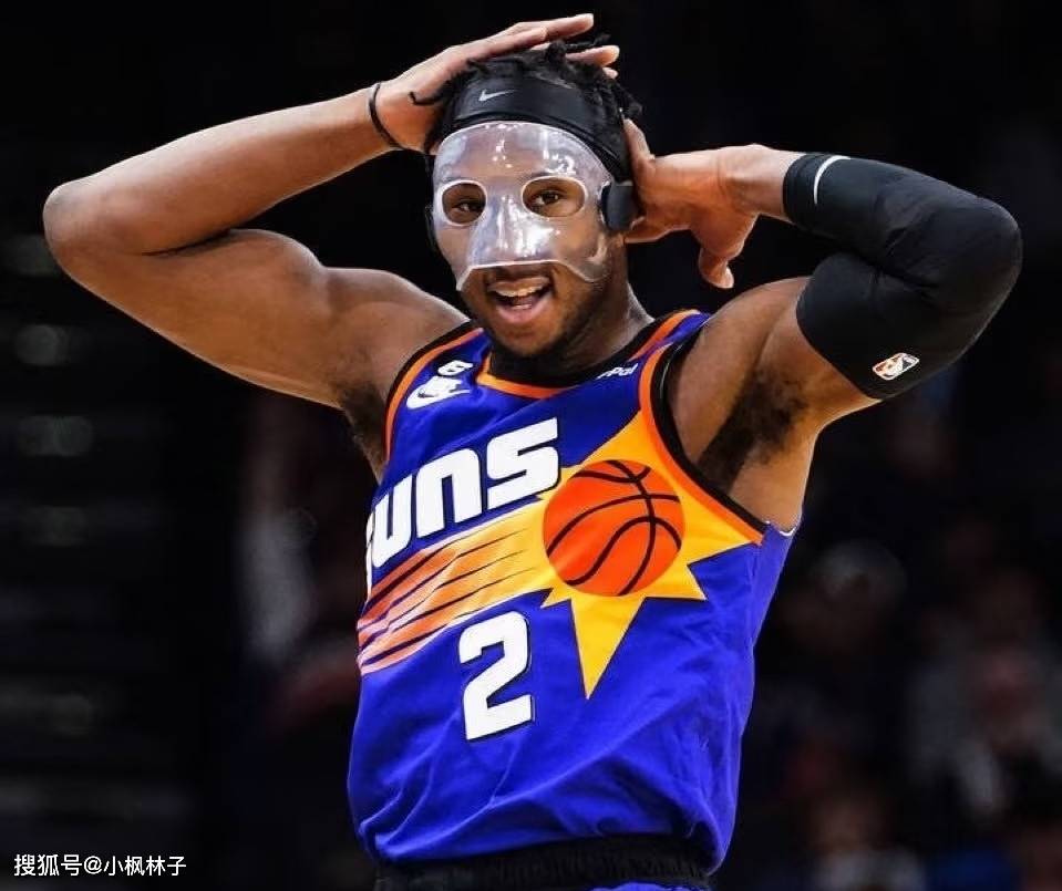 然而,考虑到他在场上的实际作用和年轻球员的成长潜力,太阳队选择与他