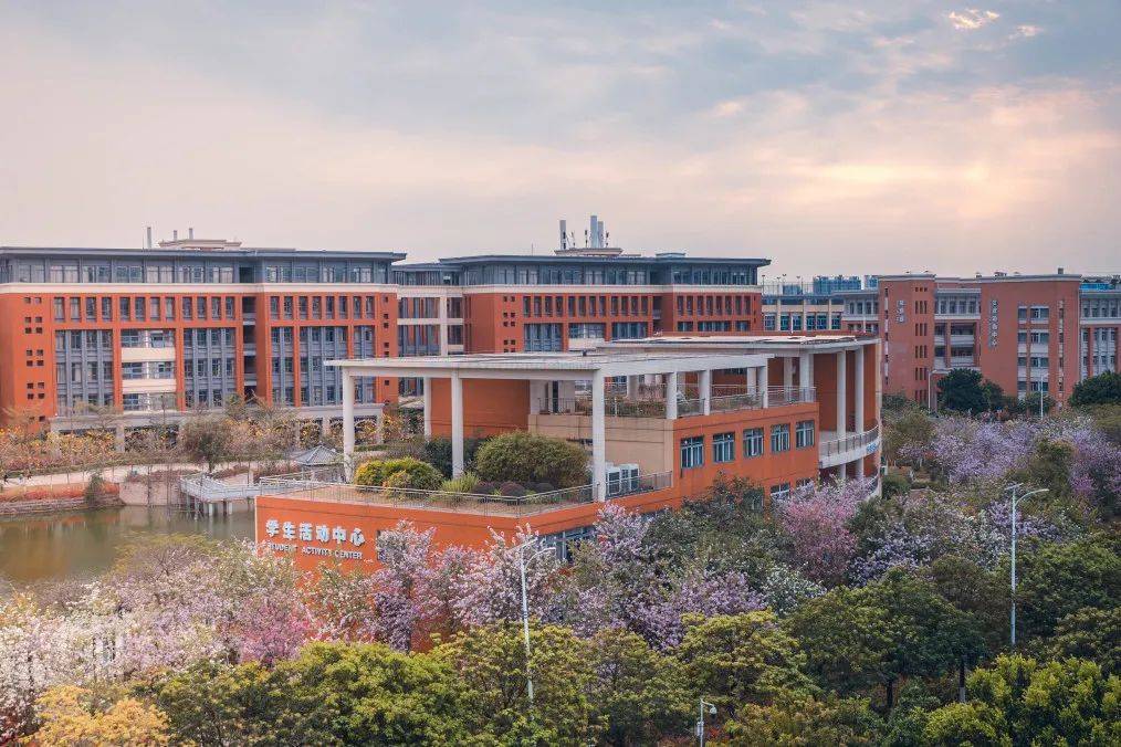 广州医科大学校园风光图片