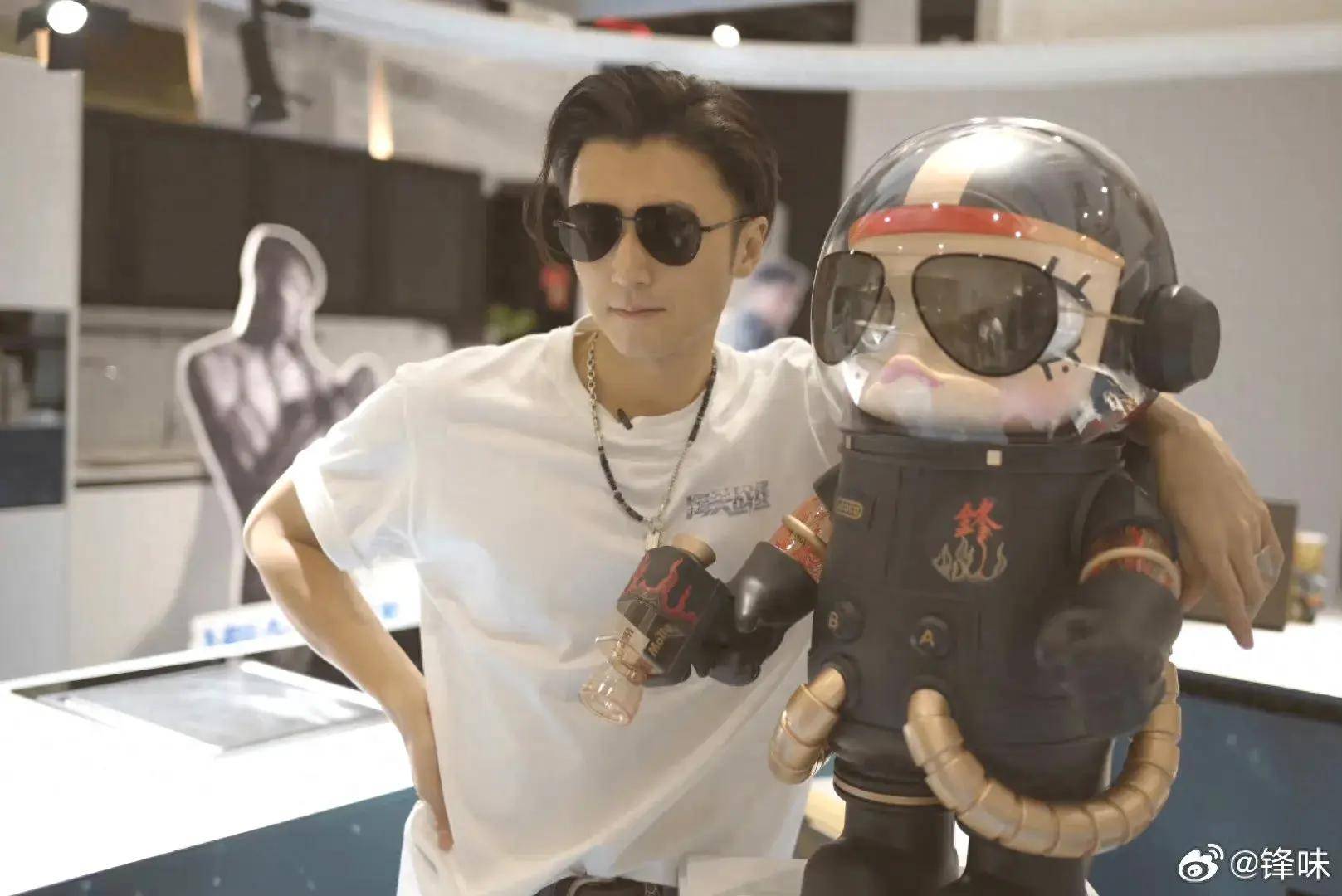 "谢霆锋上演护妻大戏,粉丝团直呼:这届cp我磕定了!