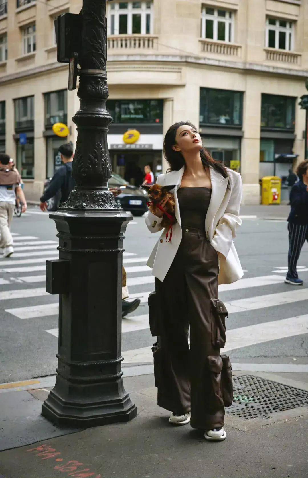 军嫂张馨予亲自打假,休假陪老婆成高危操作?网友:这瓜真甜